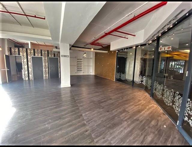 100M² RETAIL TO LET IN DE WATERKANT